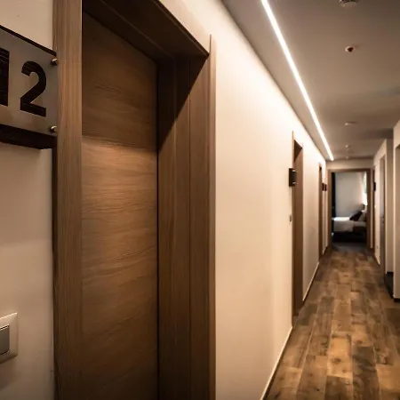 Sleep 'n' Ride Hotel 3*